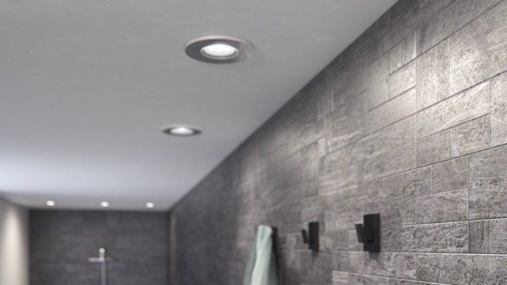 Ceiling spotlights in the bathroom