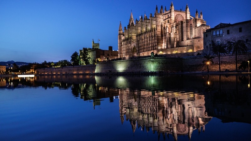 Iluminación arquitectónica de la Catedral de Palma de Mallorca.